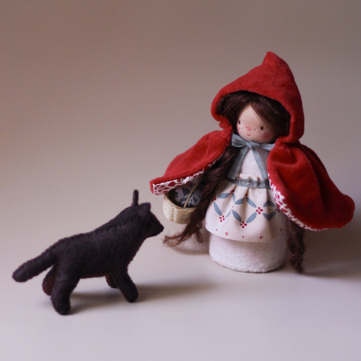 Poupée Petit Chaperon Rouge & Loup